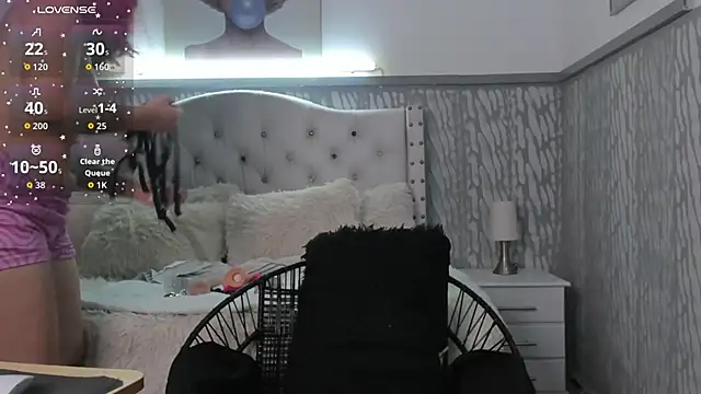 sexylaurita online show from April 11, 2026, 10:41 am