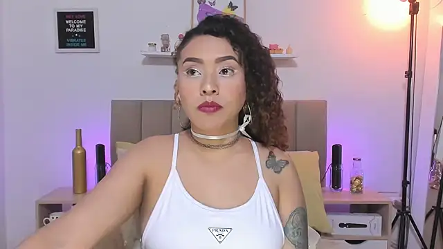 Zoe Gruber online show from November 14, 2025, 8:29 pm