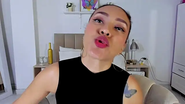 Zoe Gruber online show from May 28, 2026, 11:24 pm