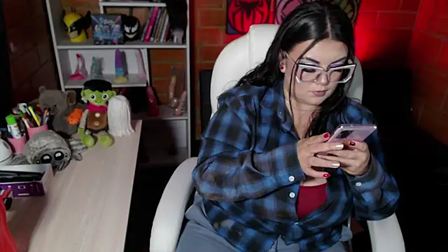 juliette rd online show from November 30, 2025, 11:14 am