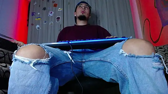 zacwatson  online show from December 30, 2024, 11:37 am