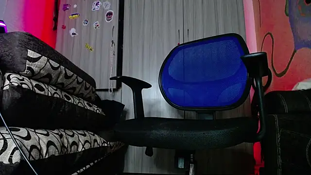 zacwatson  online show from February 20, 2025, 6:28 am