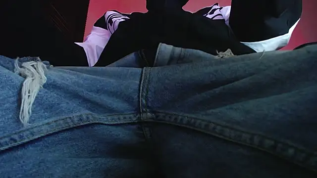 zacwatson  online show from February 12, 2026, 4:29 am