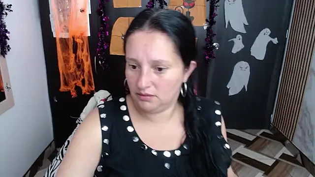 CristialJones  online show from October 30, 2025, 2:18 pm