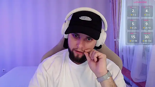 ChillyXO online show from November 12, 2025, 8:48 am