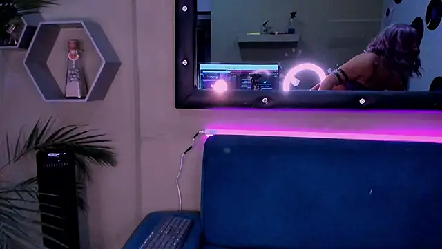 Snapshot of Sussy_Bell01 chatting on December 4, 2024, 9:46 pm Sussy Bell01 online show from December 4, 2024, 9:46 pm