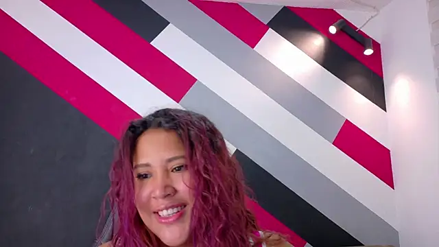 I am yours- online show from November 20, 2025, 11:43 am