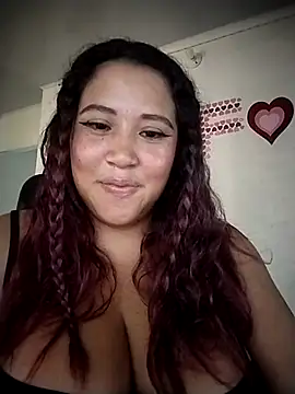 Snapshot of I_am_yours- chatting on April 24, 2026, 7:27 pm I am yours- online show from April 24, 2026, 7:27 pm