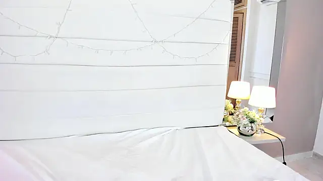 Lilly 2809  online show from November 12, 2025, 4:24 am