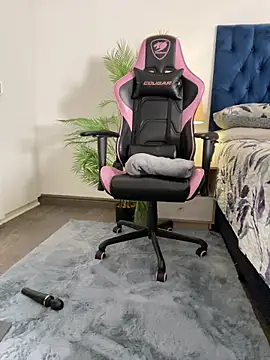 Stunning Booty online show from April 2, 2026, 6:38 pm