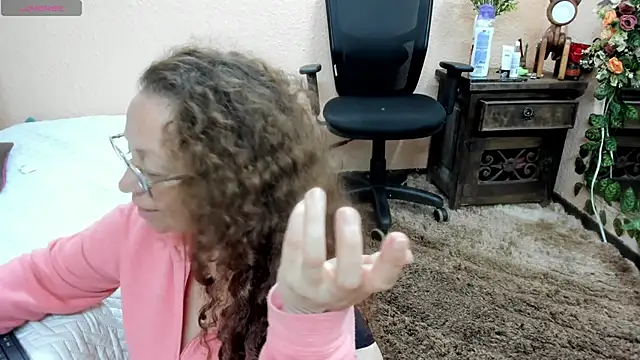 Snapshot of pamela_bell chatting on December 6, 2024, 3:41 am pamela bell online show from December 6, 2024, 3:41 am