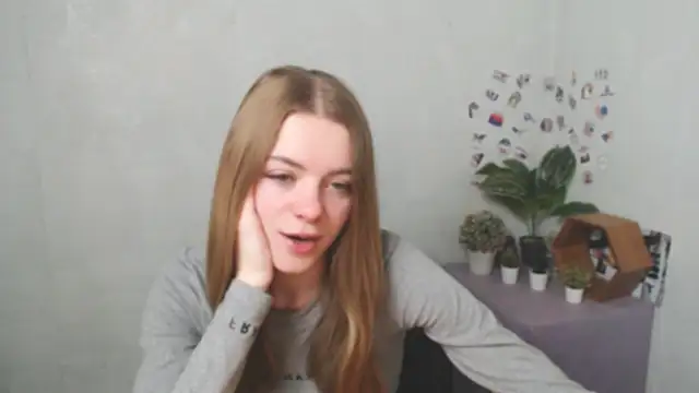 AliceFlirtt  online show from December 16, 2025, 9:36 am