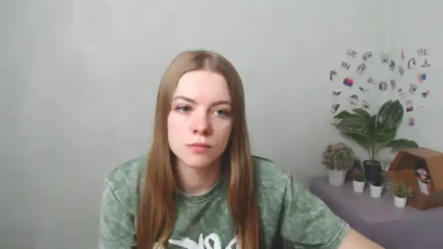 AliceFlirtt  online show from December 22, 2025, 10:23 am