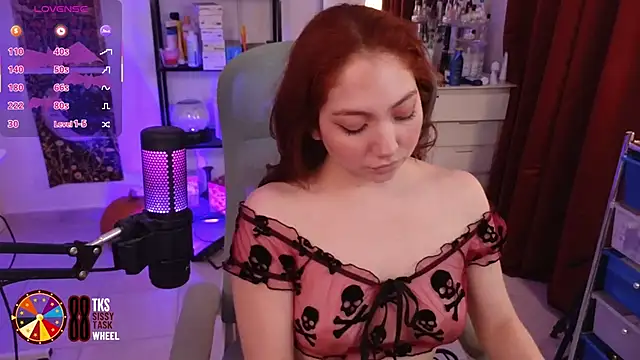 LilyVelvett online show from October 21, 2025, 3:07 am