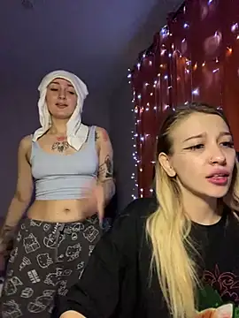 Snapshot of Dooubletroublee chatting on February 2, 2025, 10:28 pm Dooubletroublee online show from February 2, 2025, 10:28 pm