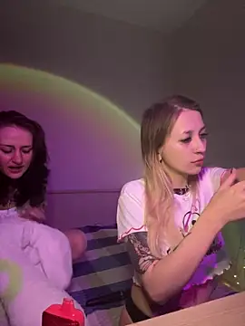 Snapshot of Dooubletroublee chatting on February 21, 2025, 3:01 am Dooubletroublee online show from February 21, 2025, 3:01 am