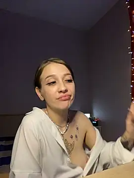 Snapshot of Dooubletroublee chatting on February 23, 2025, 9:37 pm Dooubletroublee online show from February 23, 2025, 9:37 pm