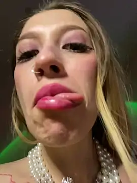 Snapshot of Dooubletroublee chatting on March 21, 2025, 11:56 pm Dooubletroublee online show from March 21, 2025, 11:56 pm