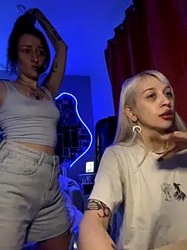 Snapshot of Dooubletroublee chatting on October 5, 2025, 3:10 pm Dooubletroublee online show from October 5, 2025, 3:10 pm