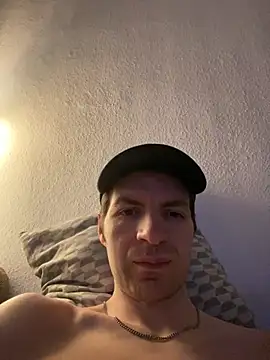 Ricoleckt online show from February 6, 2025, 11:48 pm