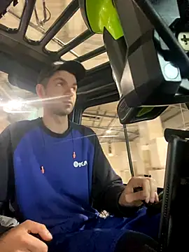 Ricoleckt online show from September 17, 2025, 3:24 pm