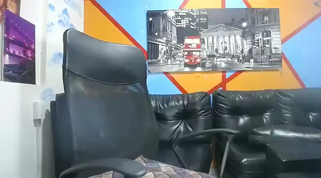 Snapshot of Heidy_Sumers chatting on December 17, 2024, 8:32 pm Heidy Sumers online show from December 17, 2024, 8:32 pm