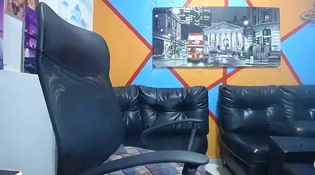 Snapshot of Heidy_Sumers chatting on February 13, 2025, 8:34 pm Heidy Sumers online show from February 13, 2025, 8:34 pm