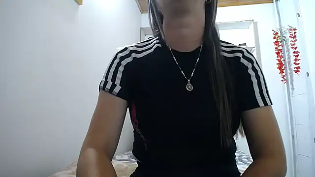 Luna girlhot  online show from April 13, 2026, 6:24 pm