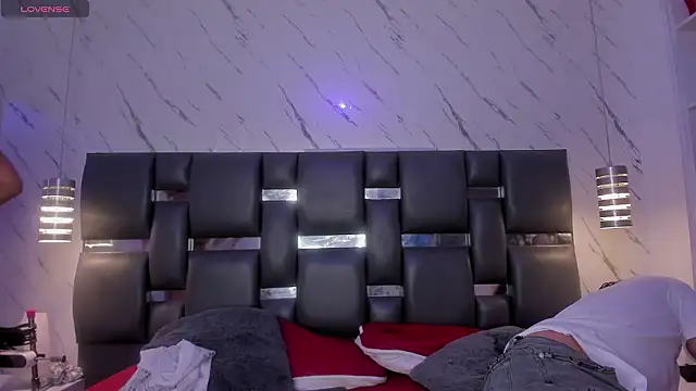 PittAndLunaa online show from March 5, 2026, 12:34 pm