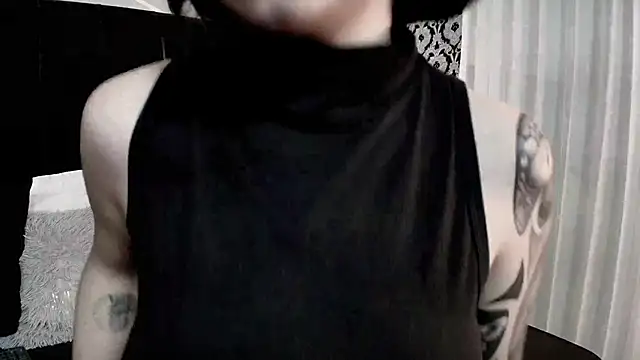 Adeelinee online show from October 25, 2025, 8:03 pm