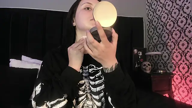 Adeelinee online show from March 9, 2026, 7:40 pm