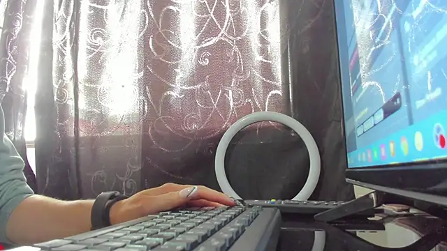 samantha  wilson online show from October 29, 2025, 2:52 pm