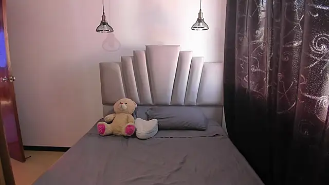 samantha  wilson online show from November 7, 2025, 1:22 pm