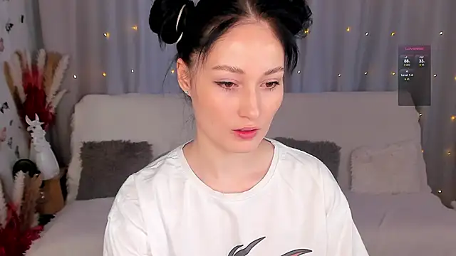 LisaMooore online show from February 15, 2025, 12:22 pm