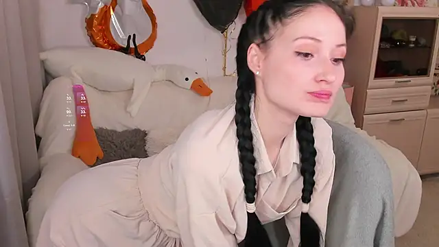 LisaMooore online show from December 19, 2025, 3:19 pm