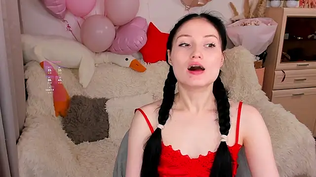 LisaMooore online show from February 6, 2026, 7:39 pm