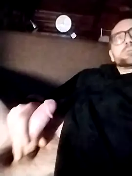 tomee83 online show from October 28, 2025, 10:45 pm