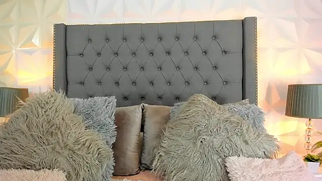 sarah salis  online show from February 10, 2025, 7:07 pm