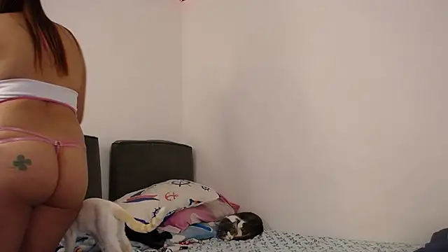 ZoeKuipers13 online show from March 2, 2025, 10:05 pm