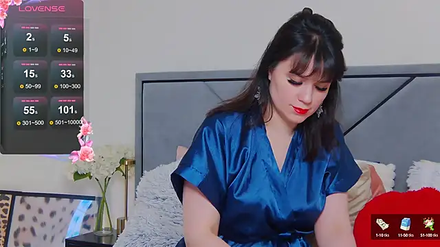 BellaHillss online show from February 9, 2025, 2:29 pm