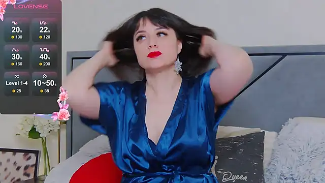 BellaHillss online show from February 17, 2025, 3:53 pm