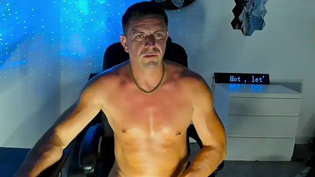 Snapshot of petr37pol chatting on July 3, 2026, 9:43 pm petr37pol online show from July 3, 2026, 9:43 pm