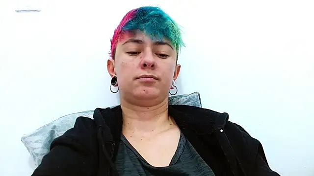 tomboyblue online show from November 13, 2025, 3:55 pm