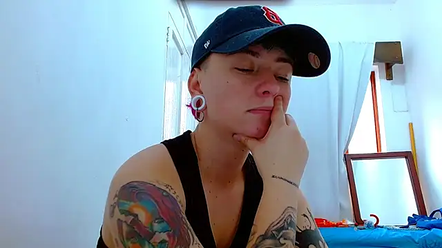 tomboyblue online show from November 21, 2025, 12:26 pm