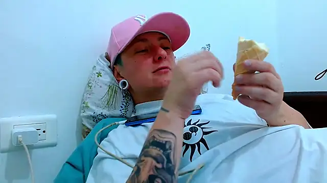 tomboyblue online show from February 4, 2026, 9:09 pm