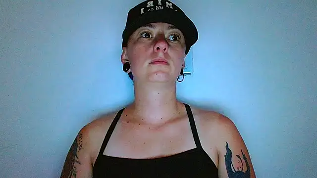 tomboyblue online show from April 24, 2026, 6:54 pm