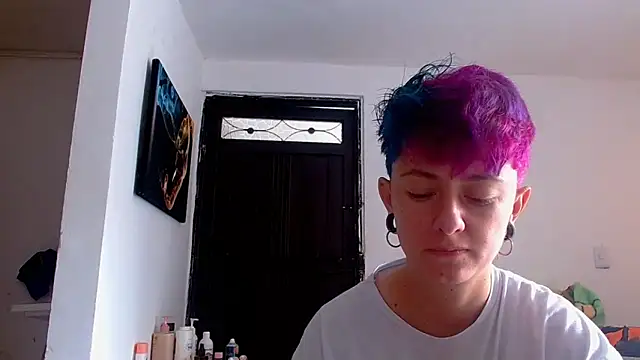Snapshot of tomboyblue chatting on May 19, 2026, 7:09 pm tomboyblue online show from May 19, 2026, 7:09 pm