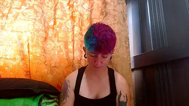 Snapshot of tomboyblue chatting on May 23, 2026, 4:44 pm tomboyblue online show from May 23, 2026, 4:44 pm
