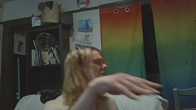 AllyKityKay online show from October 17, 2025, 1:14 pm