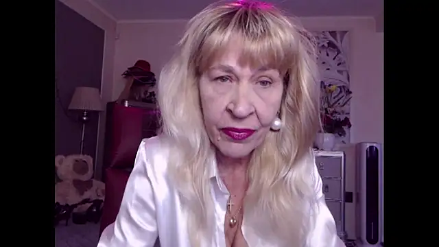HornyMilf 555 online show from October 17, 2025, 7:55 am